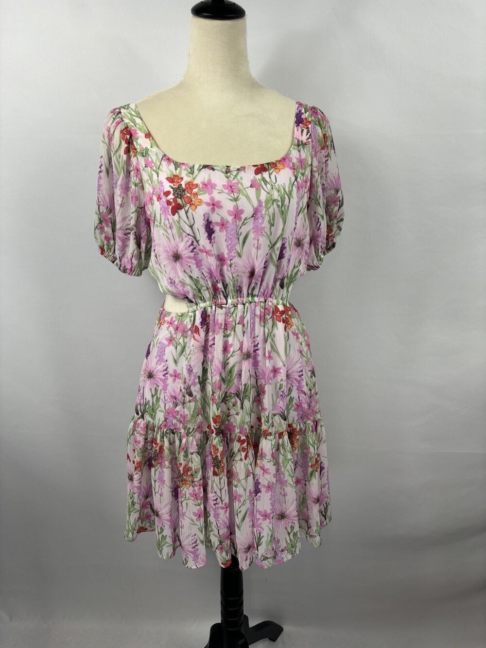Taylor Cut Out Mini Dress Purple Floral Size 10 Tiered Skirt Puff Sleeve Lined